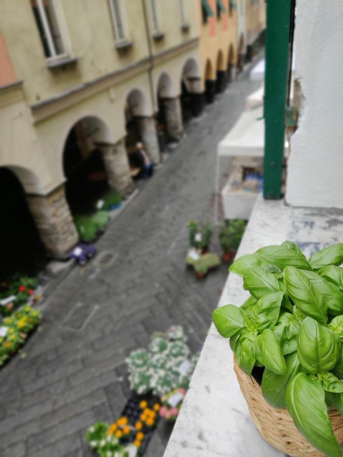 Vista Sul Carruggio, Centro Storico Di К'яварі Екстер'єр фото